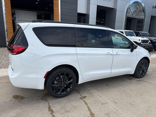 2027 Chrysler Pacifica PACIFICA LIMITED AWD