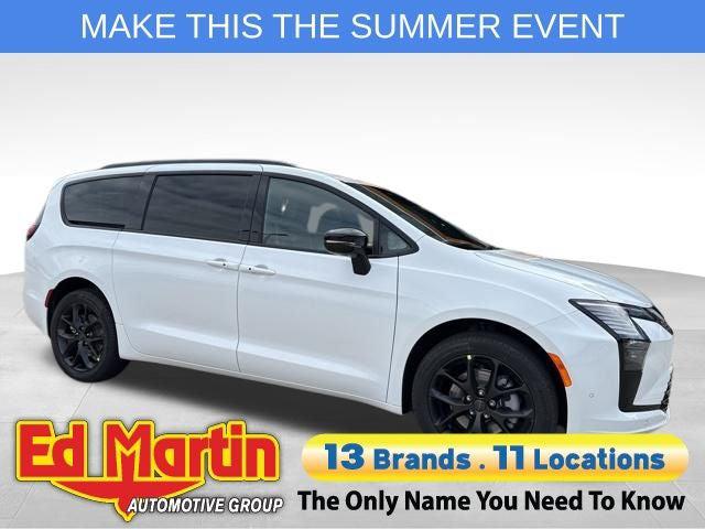 2027 Chrysler Pacifica Limited for sale in Anderson, IN