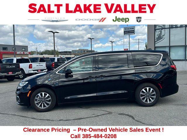 2024 Chrysler Pacifica Hybrid Select
