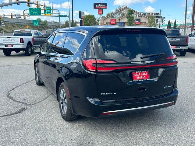 2024 Chrysler Pacifica Hybrid Select