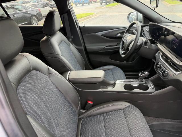 2025 Buick NV Preferred FWD