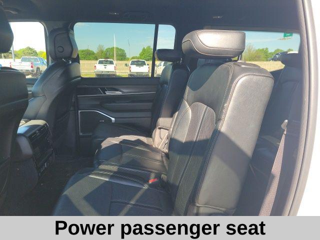 2024 Jeep Wagoneer Series II 4x2