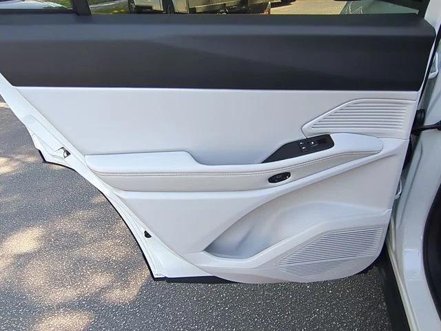 New 2026 Bright White Clear-Coat Exterior Paint Jeep Limited image 28