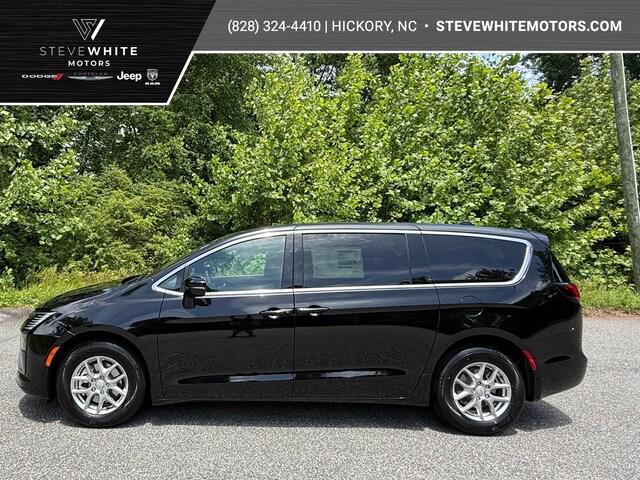 2027 Chrysler Pacifica Select for sale in Hickory, NC