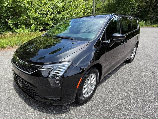 2027 Chrysler Pacifica Select