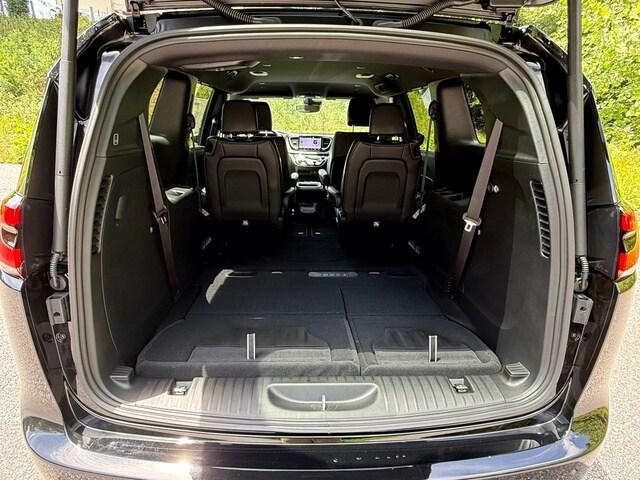 2027 Chrysler Pacifica Select