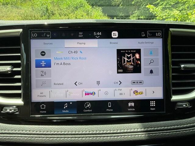 2027 Chrysler Pacifica Select