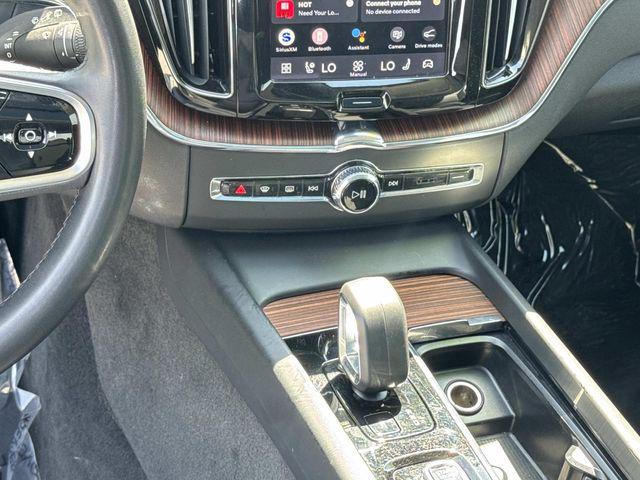 2024 Volvo XC60 B5 Plus Dark Theme