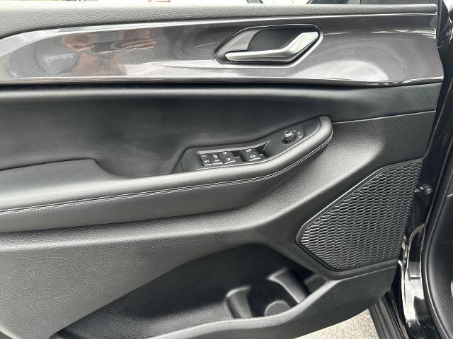 2023 Jeep Grand Cherokee L Laredo 4x4