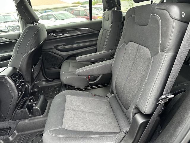 2023 Jeep Grand Cherokee L Laredo 4x4