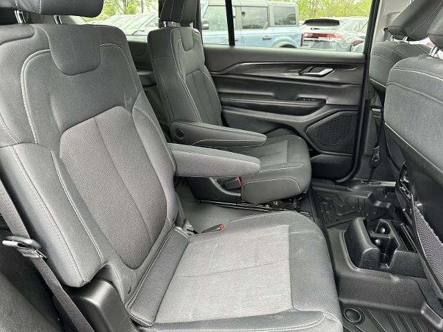 2023 Jeep Grand Cherokee L Laredo 4x4
