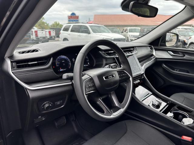 2023 Jeep Grand Cherokee L Laredo 4x4