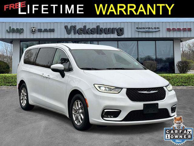 2023 Chrysler Pacifica Touring L for sale in Vicksburg, MI