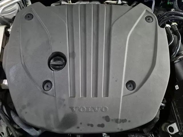 2023 Volvo S60 B5 Core Dark Theme