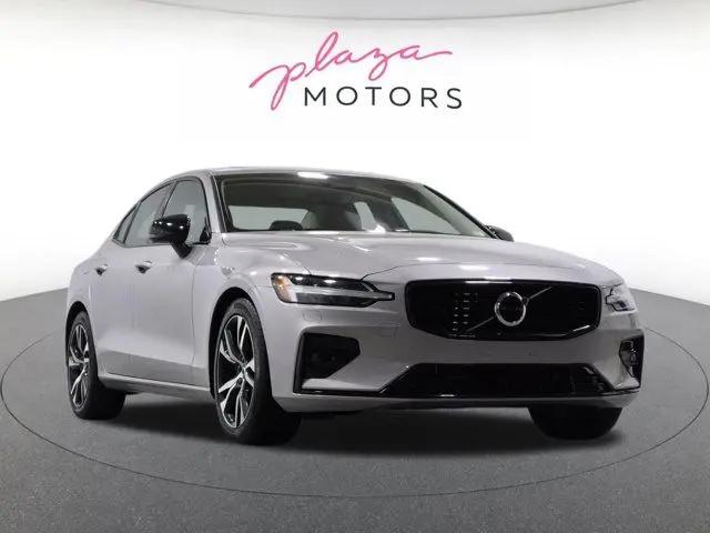 2023 Volvo S60 B5 Core Dark Theme