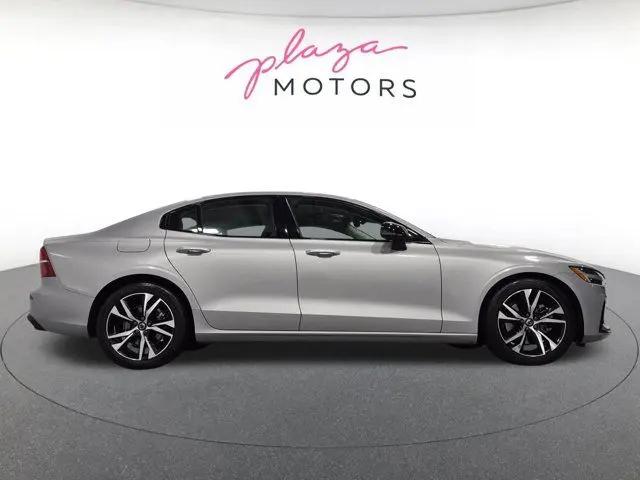 2023 Volvo S60 B5 Core Dark Theme