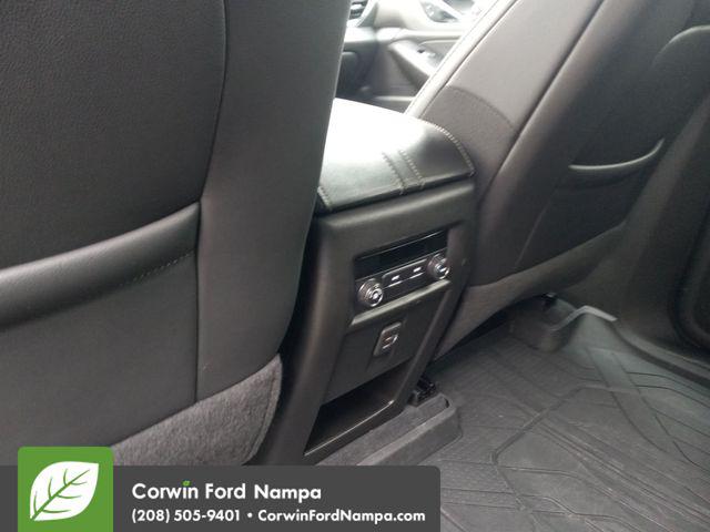 2023 Chevrolet Traverse AWD LT Leather