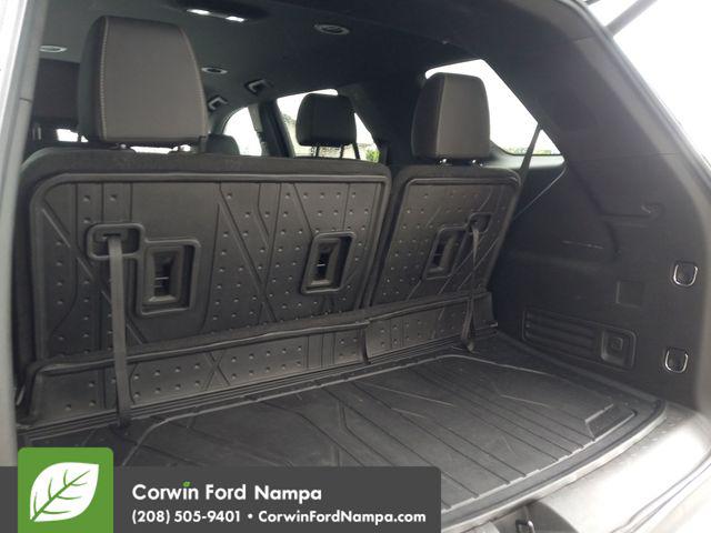 2023 Chevrolet Traverse AWD LT Leather
