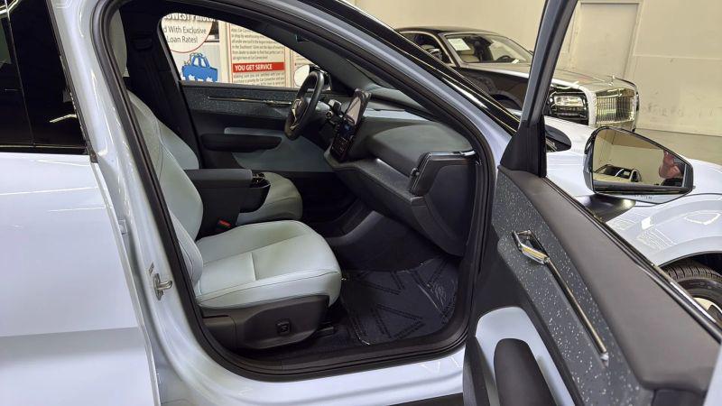 2025 Volvo EX30 Ultra Twin Motor Performance, Fully electric
