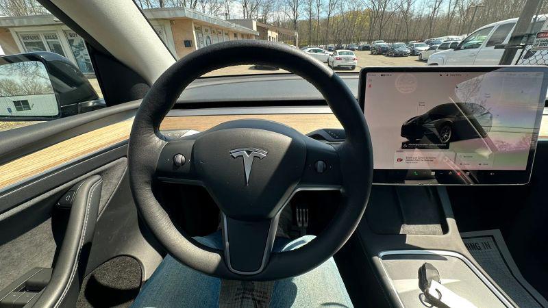 2022 Tesla Model Y Long Range Dual Motor All-Wheel Drive
