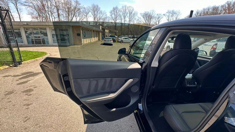 2022 Tesla Model Y Long Range Dual Motor All-Wheel Drive