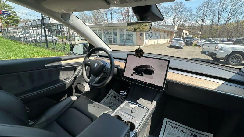 2022 Tesla Model Y Long Range Dual Motor All-Wheel Drive
