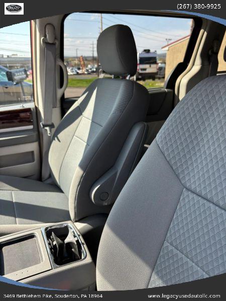 2010 Chrysler Town & Country Touring