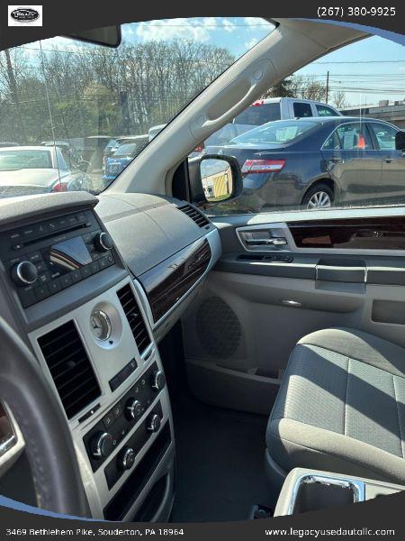 2010 Chrysler Town & Country Touring