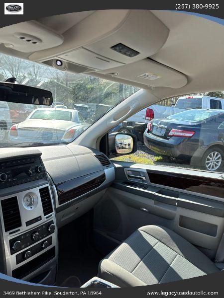 2010 Chrysler Town & Country Touring