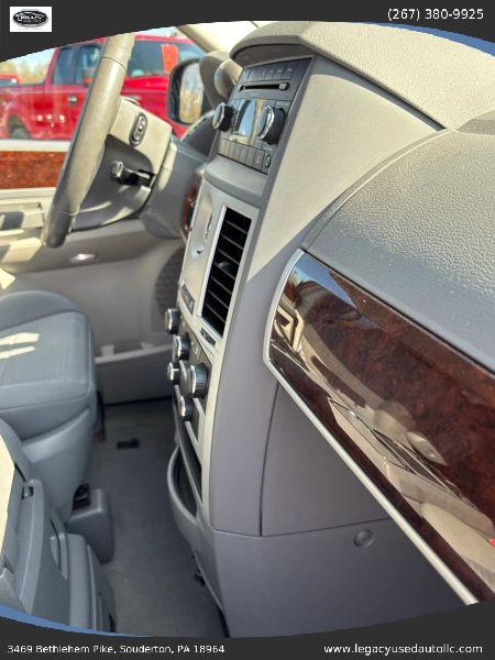 2010 Chrysler Town & Country Touring
