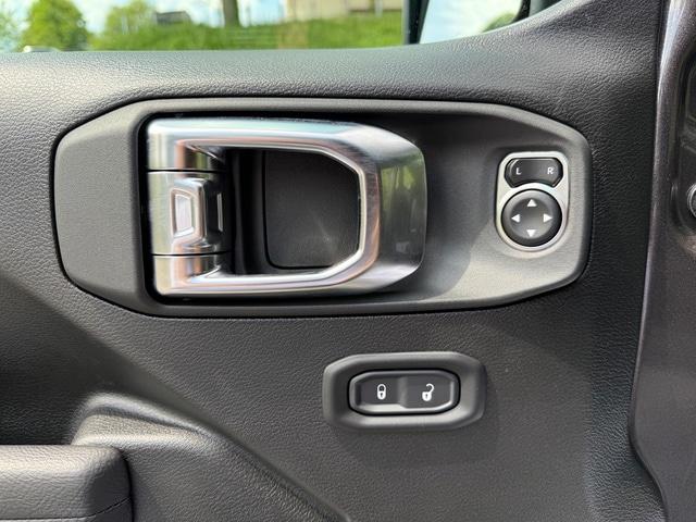 2025 Jeep Wrangler 4-Door Summit 4x4