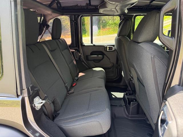 2025 Jeep Wrangler 4-Door Summit 4x4