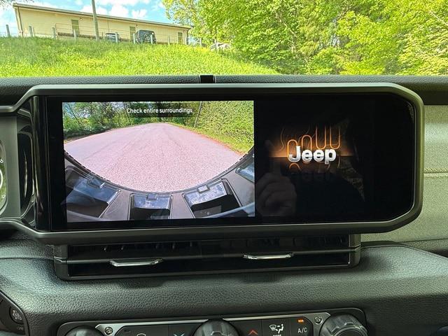 2025 Jeep Wrangler 4-Door Summit 4x4