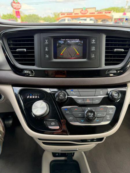 2017 Chrysler Pacifica Touring-L