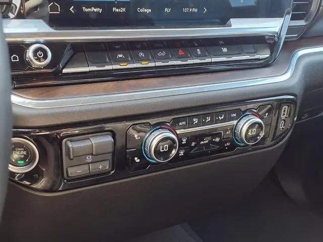 2025 GMC Sierra 1500 4WD Crew Cab Short Box SLT