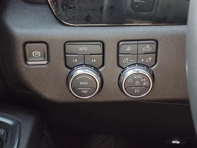2025 GMC Sierra 1500 4WD Crew Cab Short Box SLT