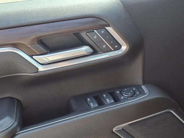 2025 GMC Sierra 1500 4WD Crew Cab Short Box SLT