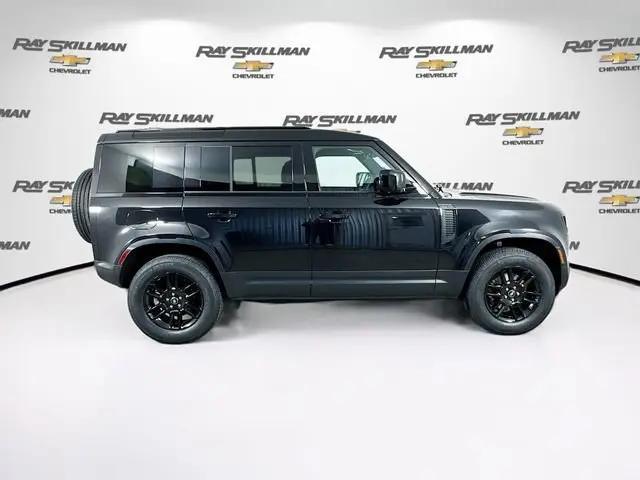 2025 Land Rover Defender 110 P300