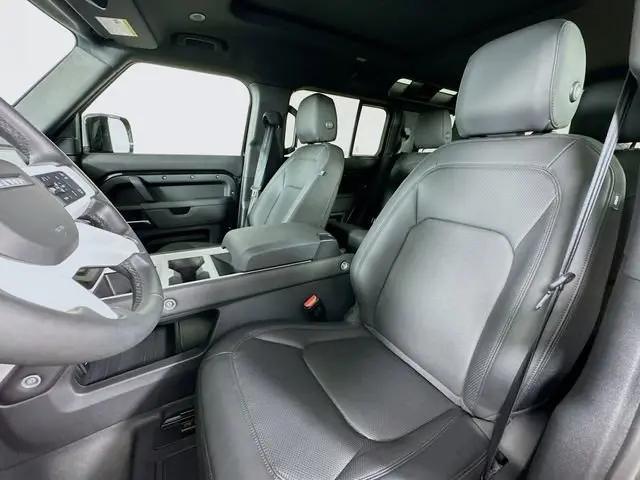 2025 Land Rover Defender 110 P300