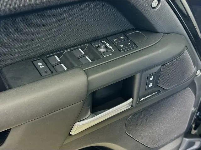 2025 Land Rover Defender 110 P300