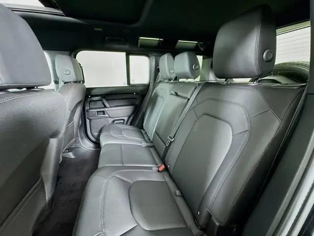 2025 Land Rover Defender 110 P300