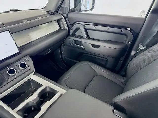 2025 Land Rover Defender 110 P300