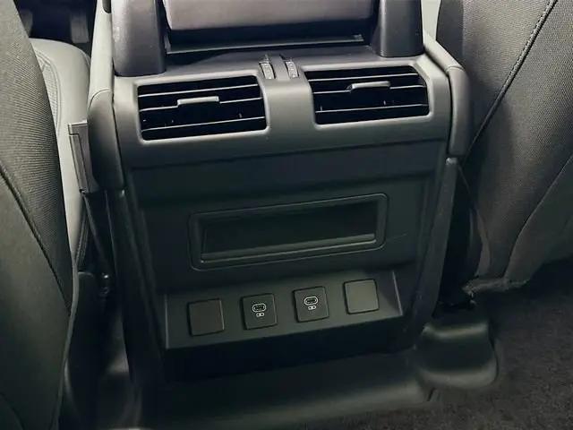 2025 Land Rover Defender 110 P300