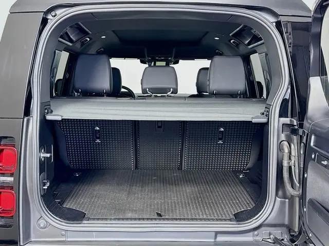 2025 Land Rover Defender 110 P300