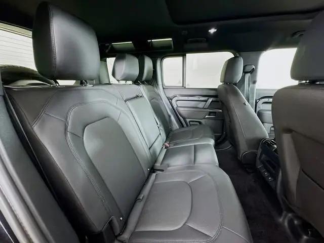 2025 Land Rover Defender 110 P300