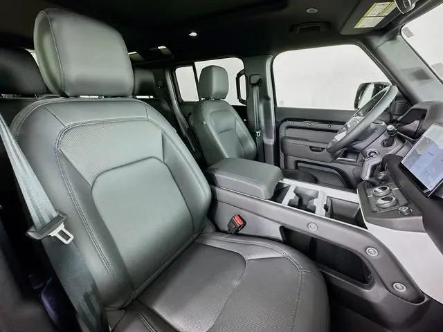2025 Land Rover Defender 110 P300
