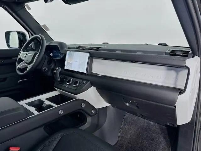 2025 Land Rover Defender 110 P300