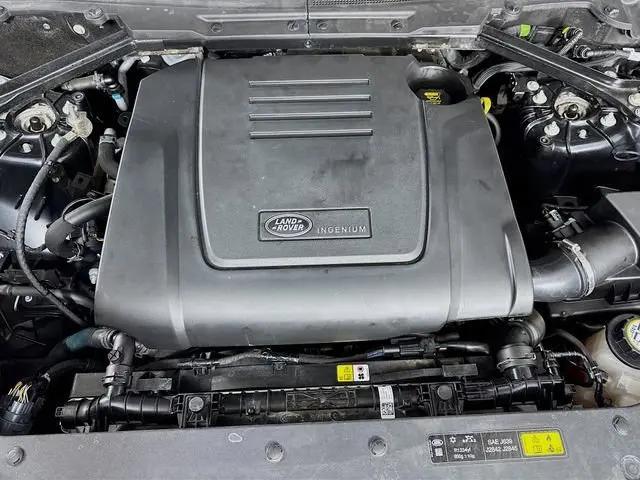 2025 Land Rover Defender 110 P300