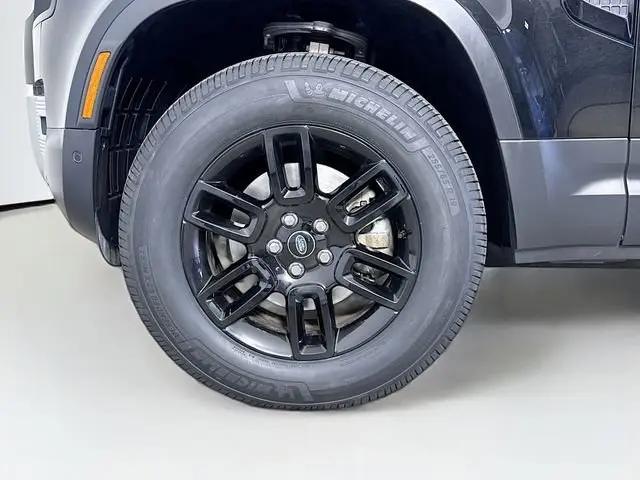 2025 Land Rover Defender 110 P300