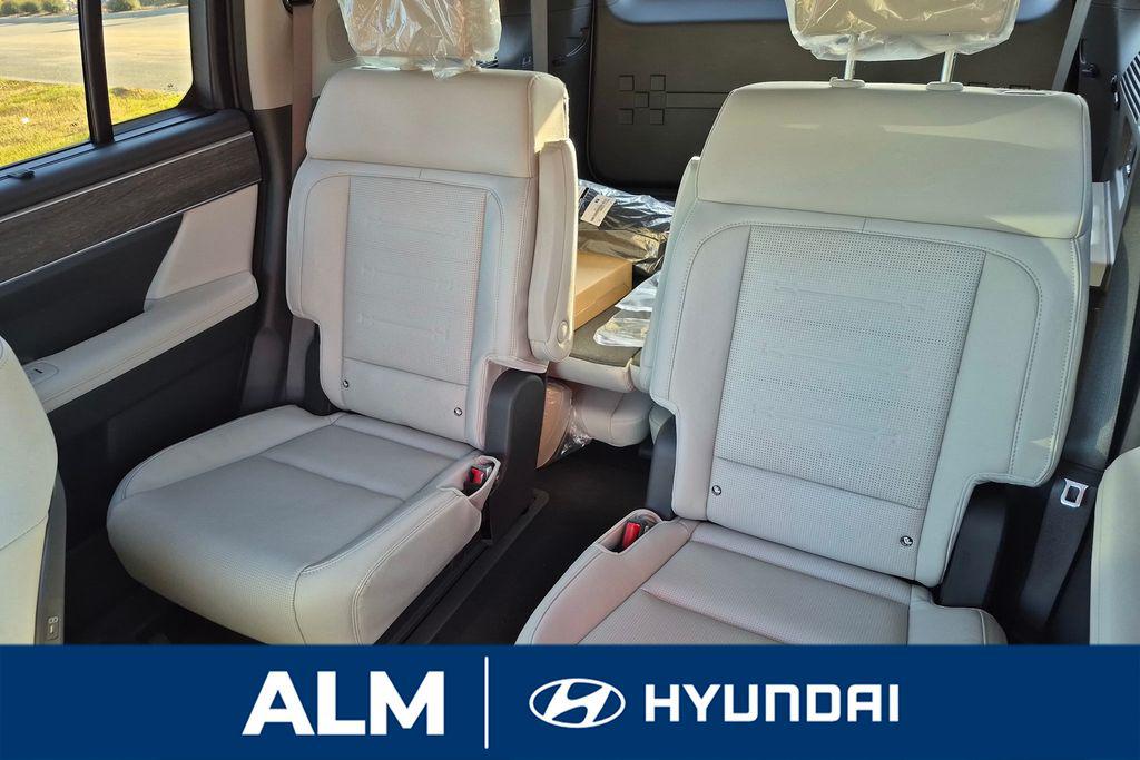New 2026 Shimmering Silver HYUNDAI Limited FWD image 17